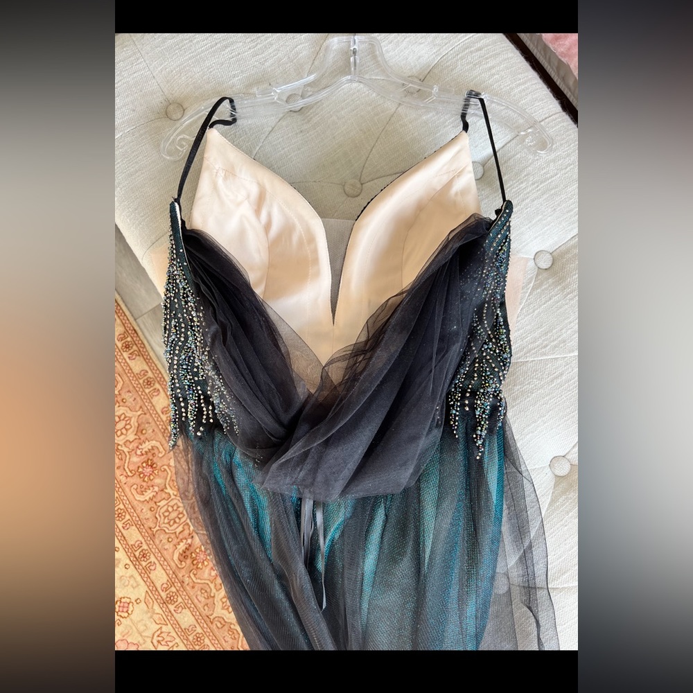 Dress - Picture 5 of 6